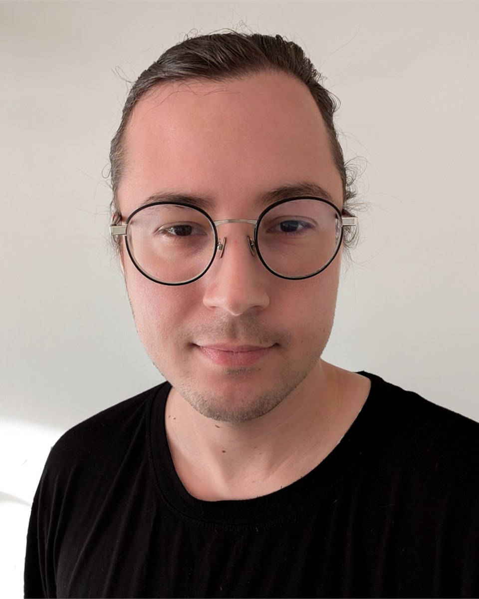Porträtt av Love Waern, UX/UI-designer i Stockholm.