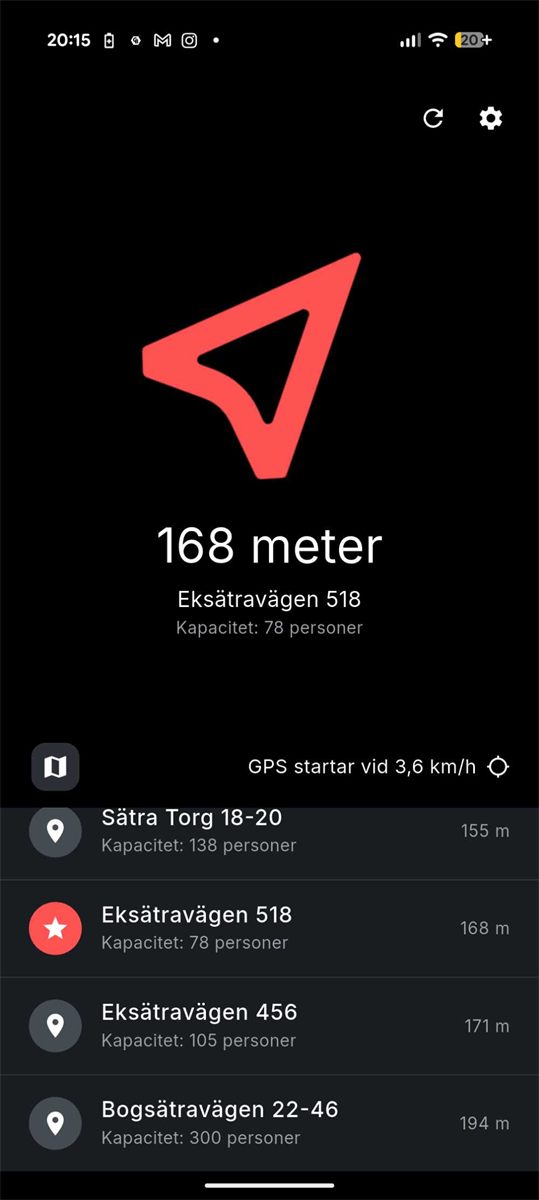 Kompassvyn visar riktning, avstånd, adress och närliggande skyddsrum.